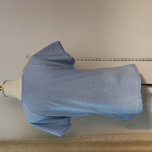 Womens tee with rosette size medium - Picture 3 of 8